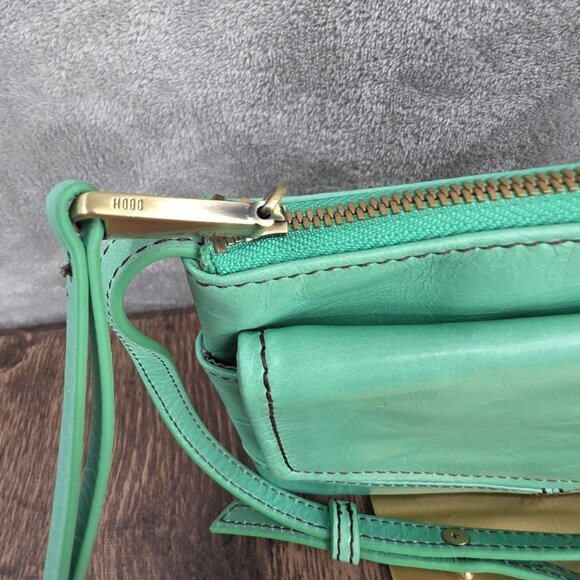 HOBO Amble Crossbody Bag Mint Green Leather Small Multi Pocket Magnetic Zip Boho - Picture 4 of 15